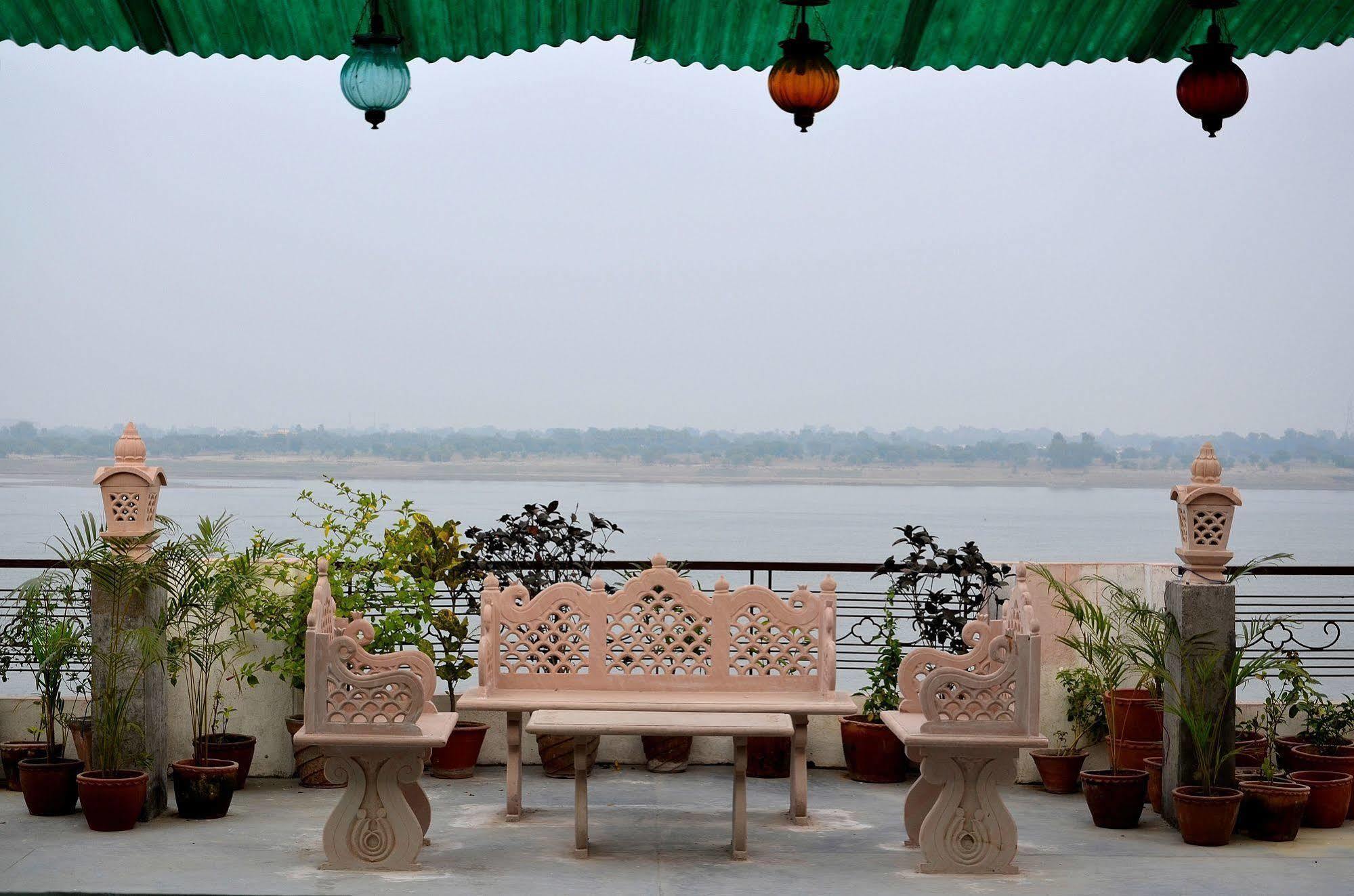 Ganga Monastery Acomodação com café da manhã Varanasi Exterior foto